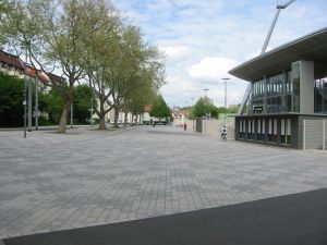 KLEI_KASSEL_Auestadion_Vorplatz_001